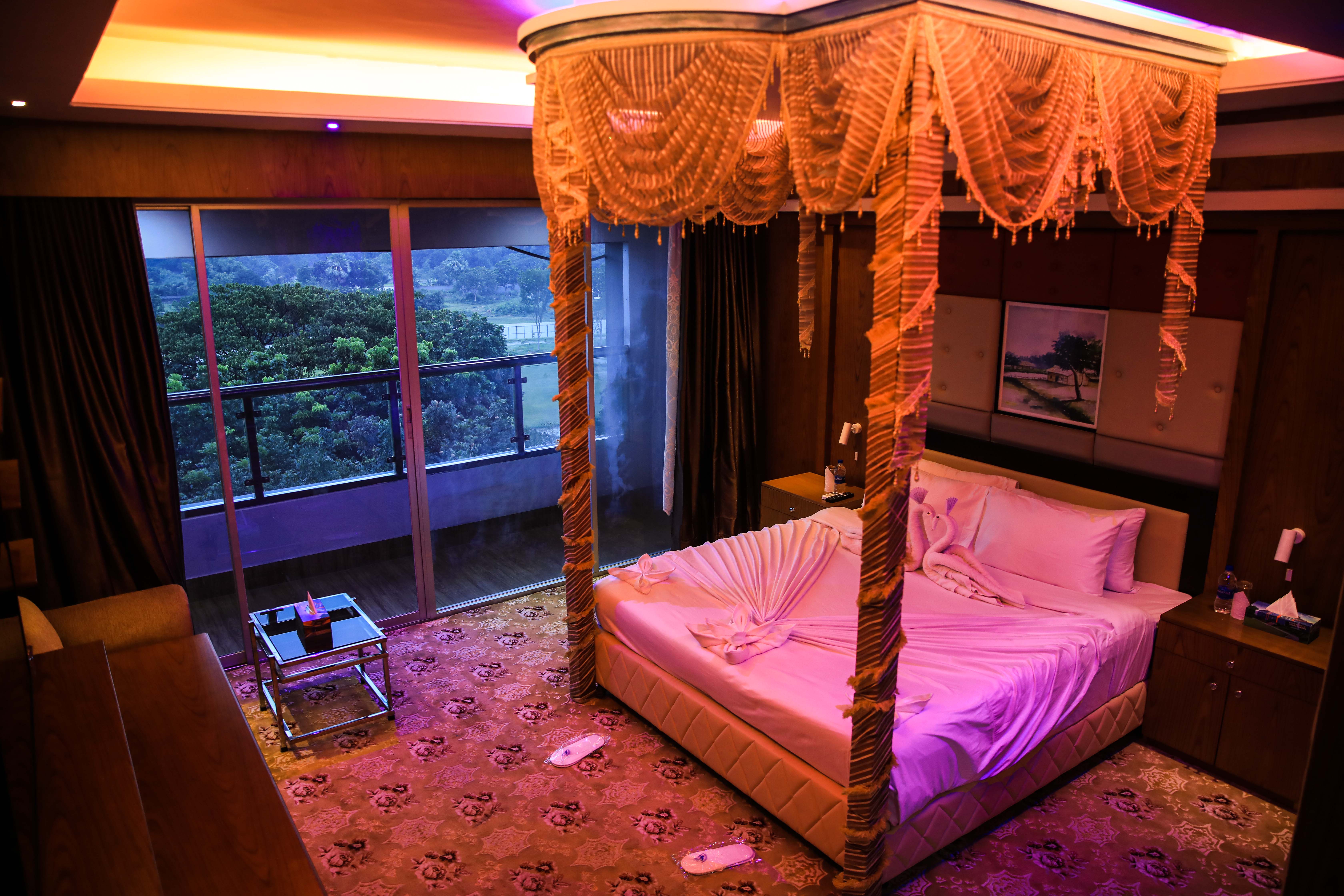 Rooms & Suites