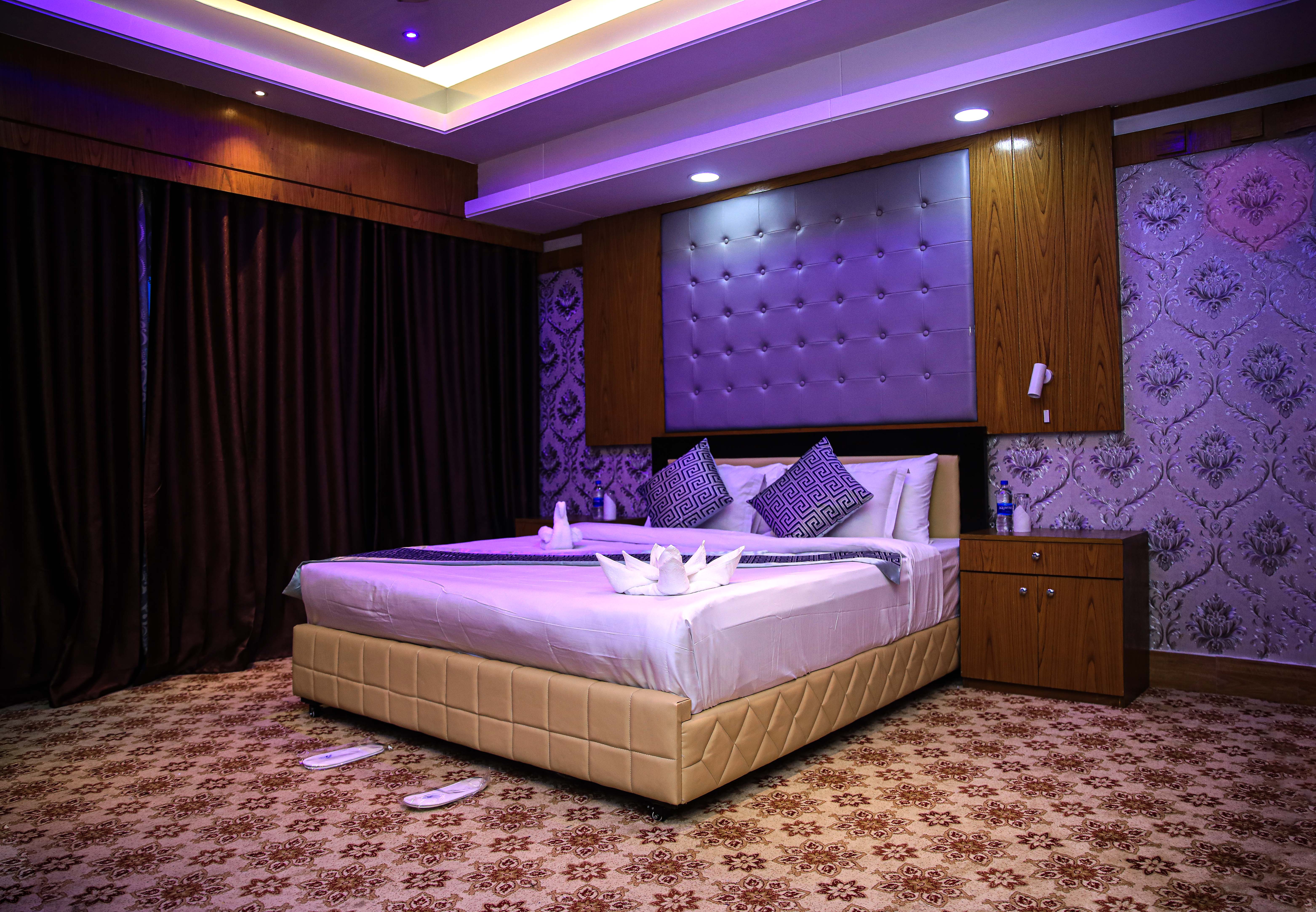 Rooms & Suites