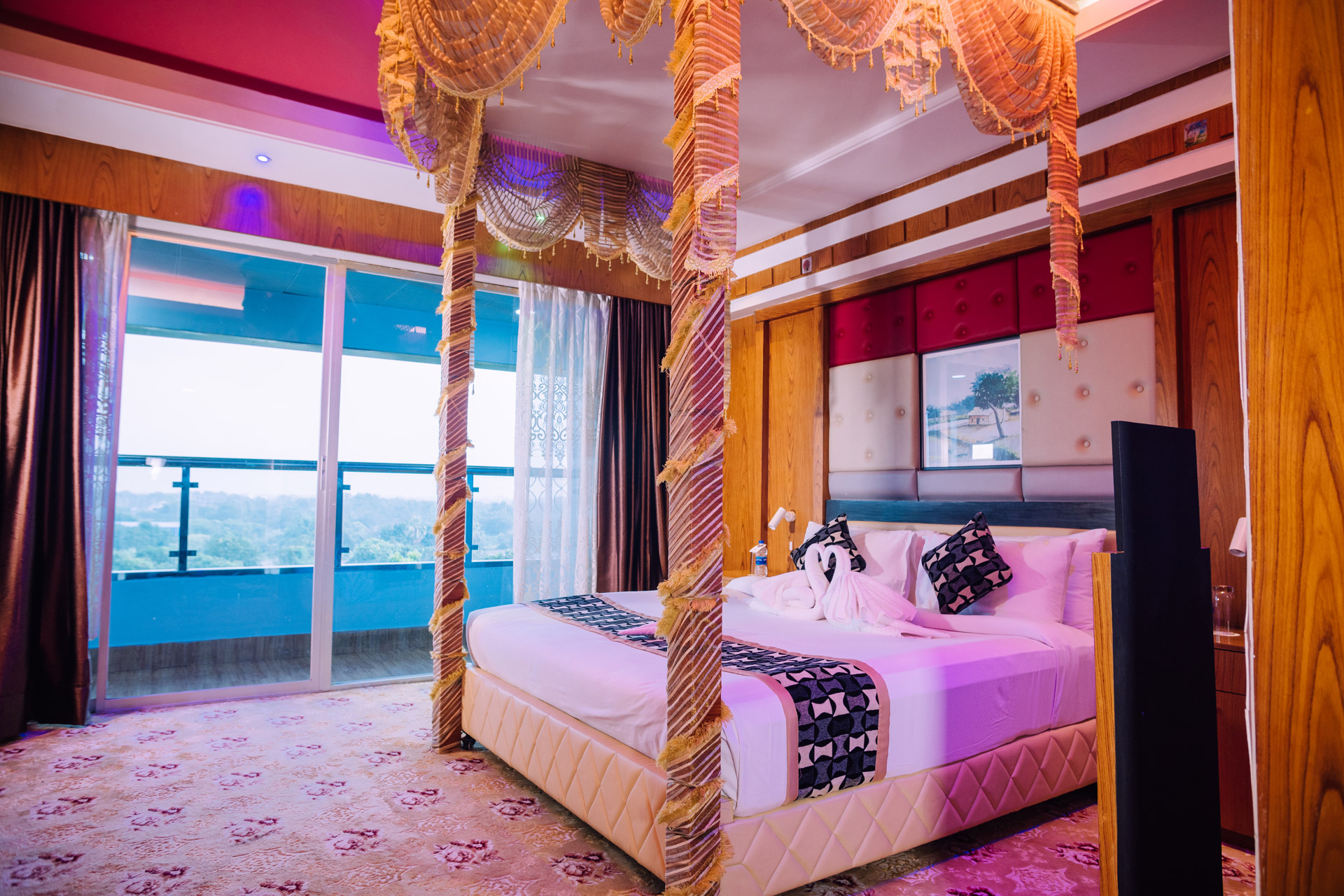Honeymoon Suite